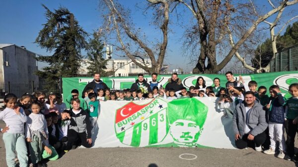 Teksas Fidyekızık’ta çocuklarla Bursaspor coşkusunu yaşadı