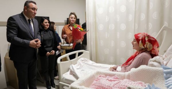 Büyükşehir’den yılın son ve ilk bebeklerine ziyaret