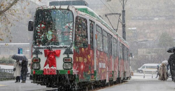 Bursa’da yeni yıl coşkusu nostaljik tramvayla yaşanıyor