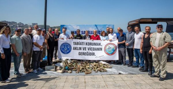 Büyükşehir’den Gemlik’te deniz dibi temizliği
