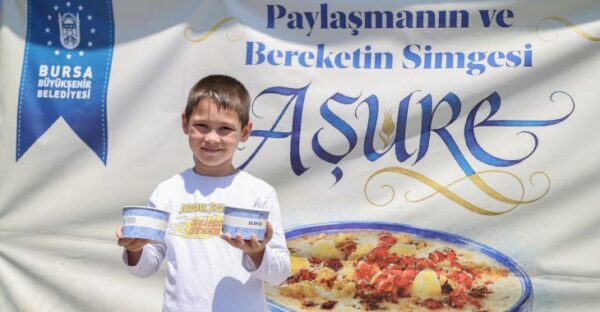 Büyükşehir, Muharrem ayının bereketini vatandaşlarla paylaşıyor