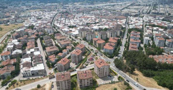 Büyükşehir Üçevler Mahallesi’nde asfalt yeniliyor