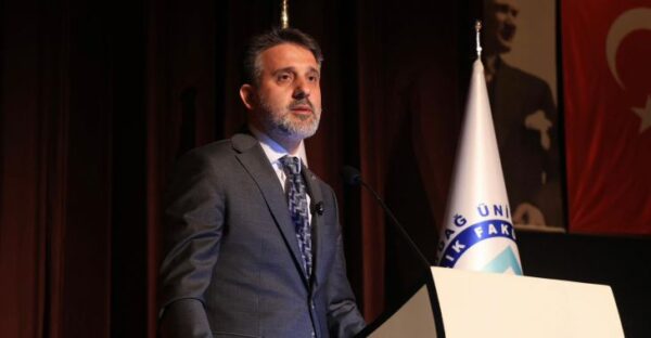 Başkan Vekili Şahin Biba’dan genç mimarlara tavsiye: “En büyük başarınız mesleğinizi vicdan ve ahlakla yapmak olacaktır”