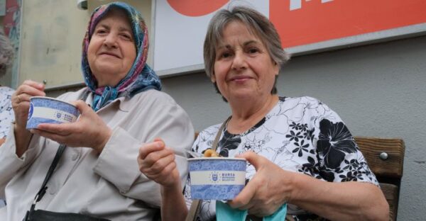Aşurenin bereketi şehrin dört bir yanına yayılıyor