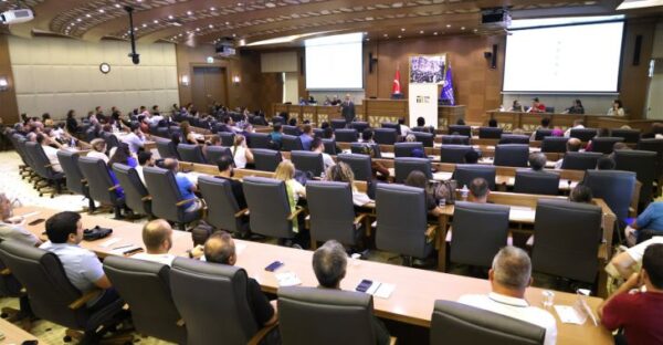 Büyükşehir’den belediye personellerine resmi yazışma kuralları eğitimi