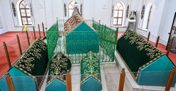 Bursa’da hanedan türbelerindeki puşideler yenileniyor