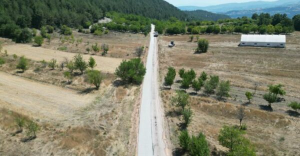 Keles’te yollar hem yenileniyor hem genişliyor