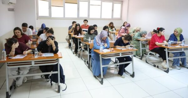 Büyükşehir’den memur adaylarına KPSS provası