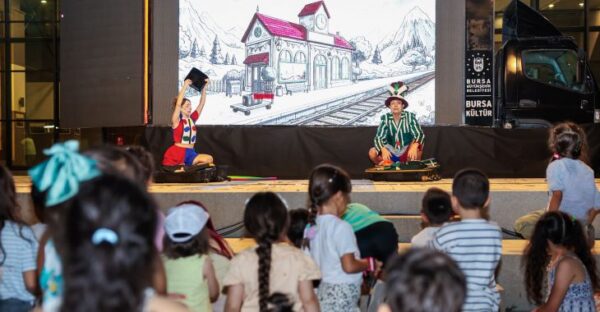 Büyükşehir’den miniklere ‘İki Bavul Dolusu’ eğlence