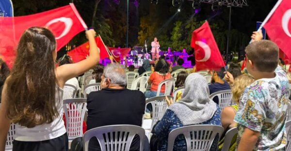 Kültürpark’ta zafer türküleri