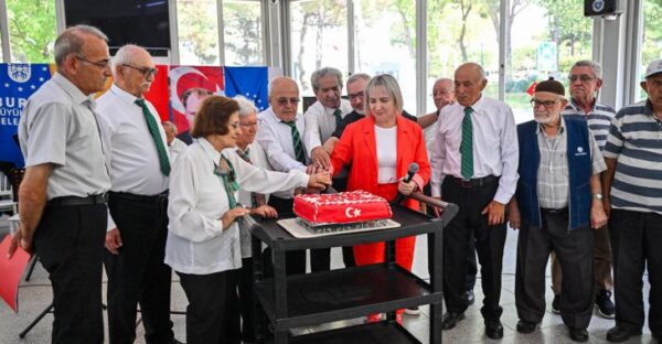 Bursa’da 7’den 70’e zafer sevinci